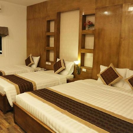 V Central Hotel Ванг-Виенг Экстерьер фото